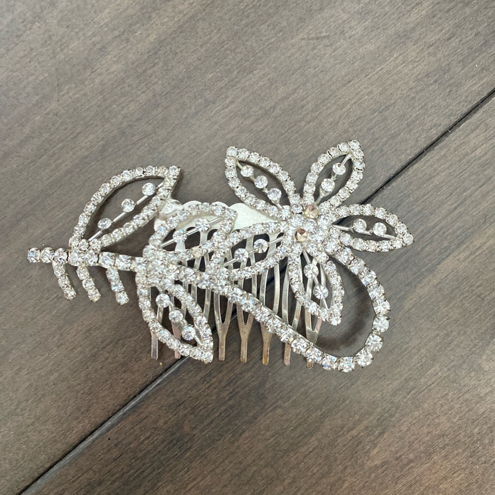 Elegant Silver Floral Hair Comb